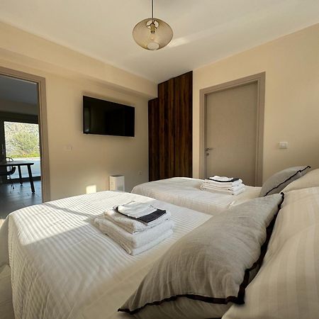 Topos Luxury Stay Heraion ลูตรากี ภายนอก รูปภาพ