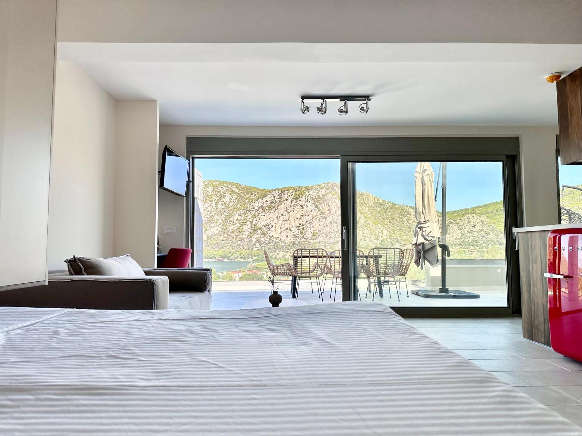 Topos Luxury Stay Heraion ลูตรากี ภายนอก รูปภาพ