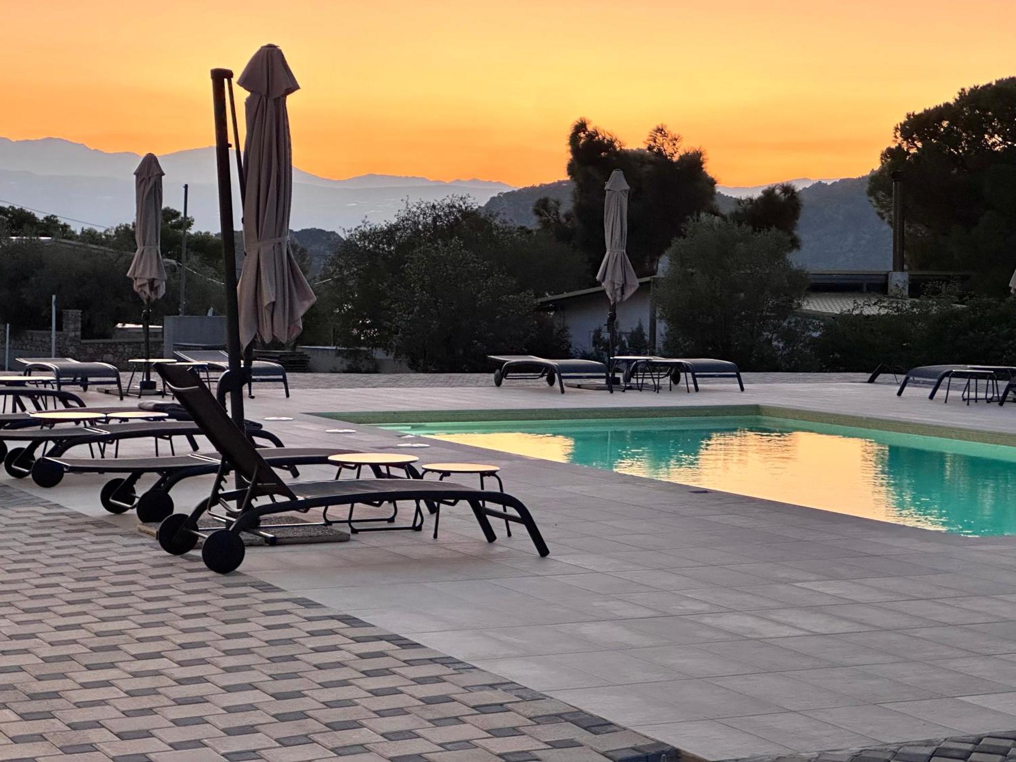 Topos Luxury Stay Heraion ลูตรากี ภายนอก รูปภาพ